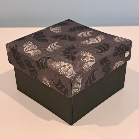 Cleveland Museum of Art Men's 100% Slik Tie "Embroidered Collar" Pattern NWT - Picture 10 of 13